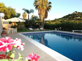 Holiday home with private pool only 500m from the beach